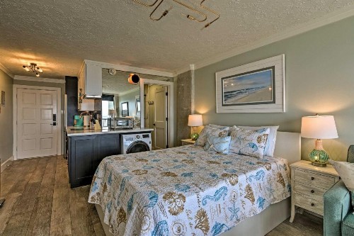 Stunning Galveston Studio with Beach Access! - image 10