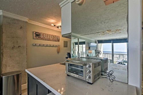Stunning Galveston Studio with Beach Access! - image 7