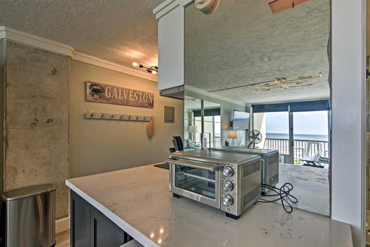 Stunning Galveston Studio with Beach Access! - image 7