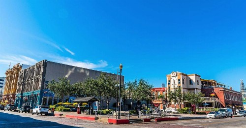 No Worries Beautiful 2 bed 2 bath at The Palms Great Location and Amenities Galore - image 12