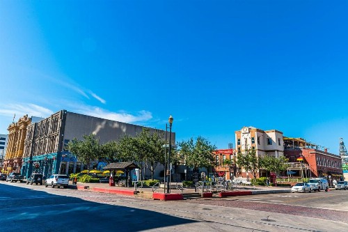 Beautiful newly renovated escape near popular Galveston attractions - image 13