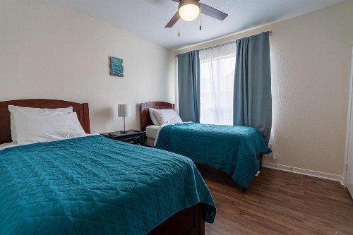 Beautiful newly renovated escape near popular Galveston attractions - image 7