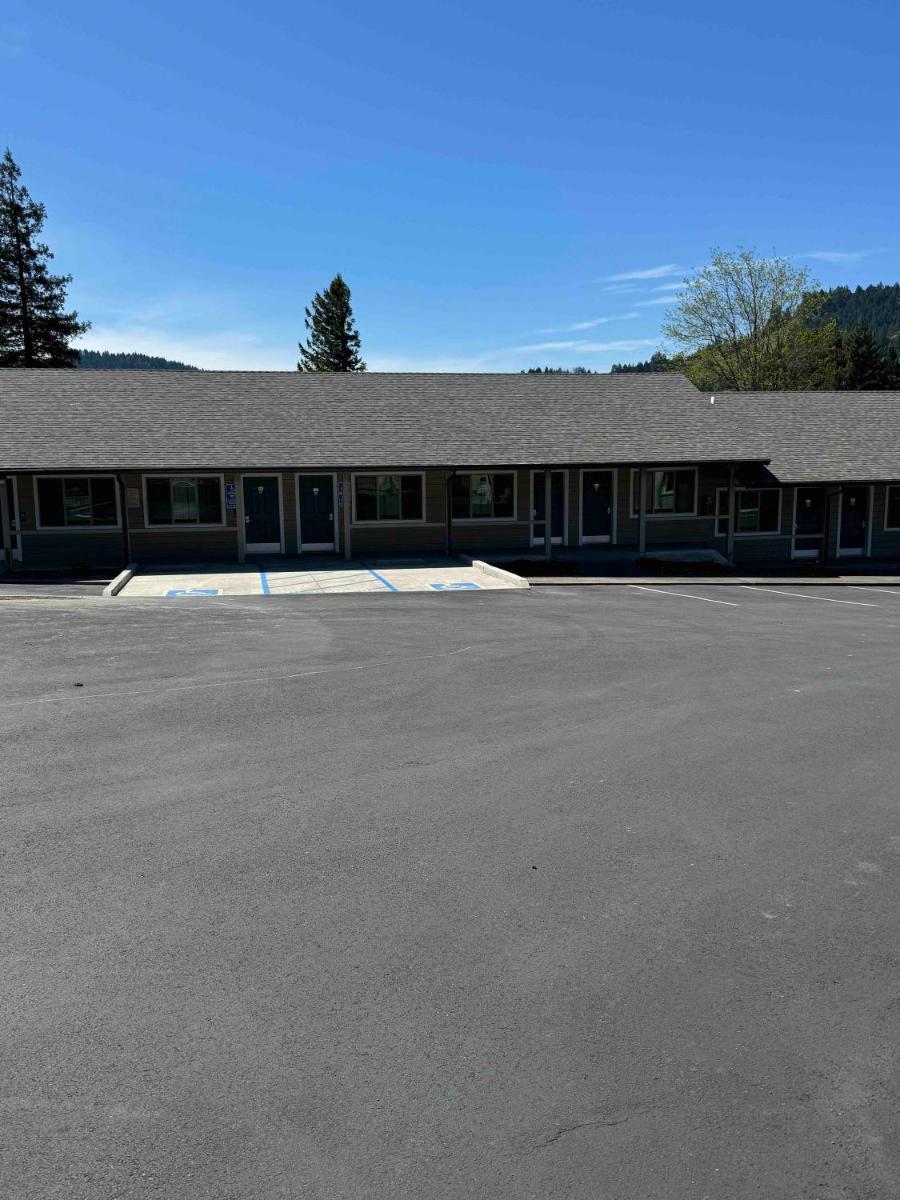 Motel Garberville - image 2