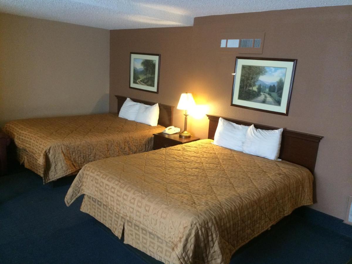 Sunflower Inn & Suites - Garden City - image 3