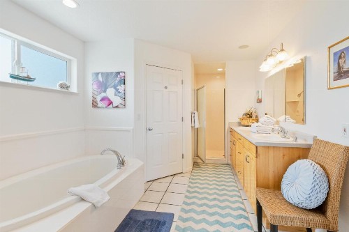 Sail Boat Manor - image 9