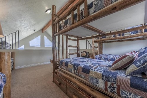 Yard is Kids Paradise! Beach Access! Tons of Space! - image 6