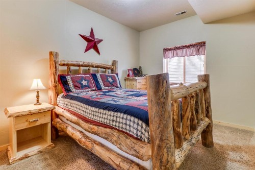 Big Bear Cabin - image 3