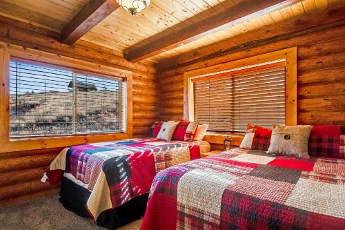 Cabin Overlooking The Harbor - image 10
