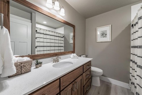 Beautiful Parade Home Overlooking Bear Lake Golf Course and Bear Lake with Private Hot Tub- Sleep 34 - image 11