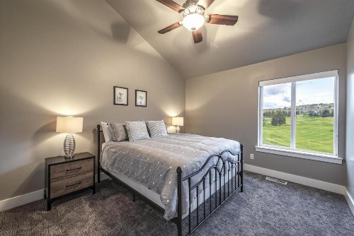 Beautiful Parade Home Overlooking Bear Lake Golf Course and Bear Lake with Private Hot Tub- Sleep 34 - image 2