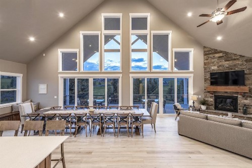 Beautiful Parade Home Overlooking Bear Lake Golf Course and Bear Lake with Private Hot Tub- Sleep 34 - image 9