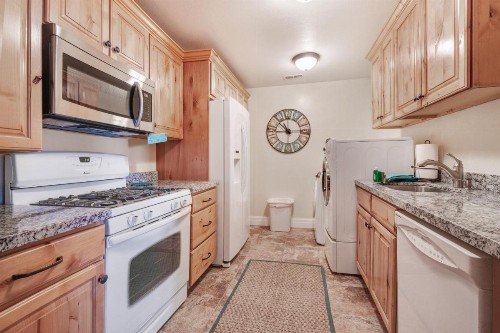 The Lakehouse - image 12