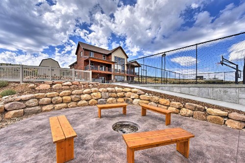 Cabin with Beach Access Sport Court Hot Tub and View - image 8