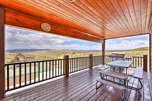 Cabin with Beach Access Sport Court Hot Tub and View - image 9