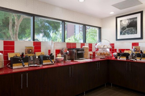 Hampton Inn & Suites Anaheim Garden Grove - image 11