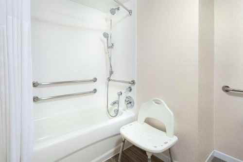 Hampton Inn & Suites Anaheim Garden Grove - image 19