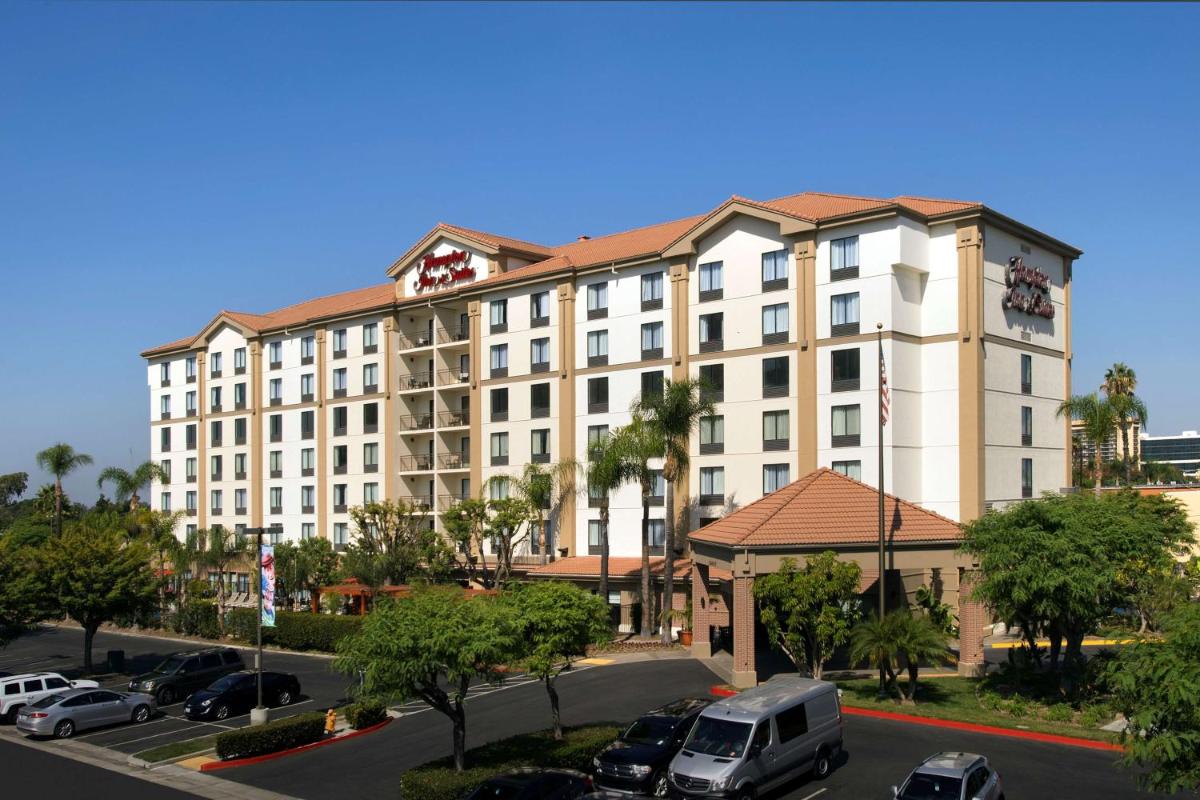 Hampton Inn & Suites Anaheim Garden Grove - image 2