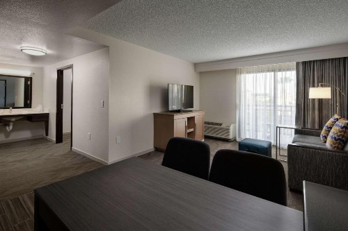 Hampton Inn & Suites Anaheim Garden Grove - image 21