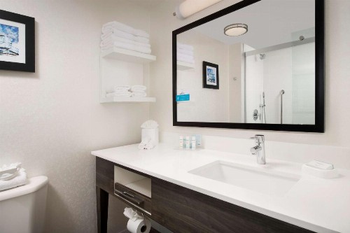 Hampton Inn & Suites Anaheim Garden Grove - image 22