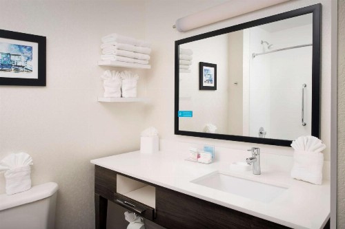 Hampton Inn & Suites Anaheim Garden Grove - image 23