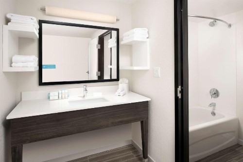 Hampton Inn & Suites Anaheim Garden Grove - image 24