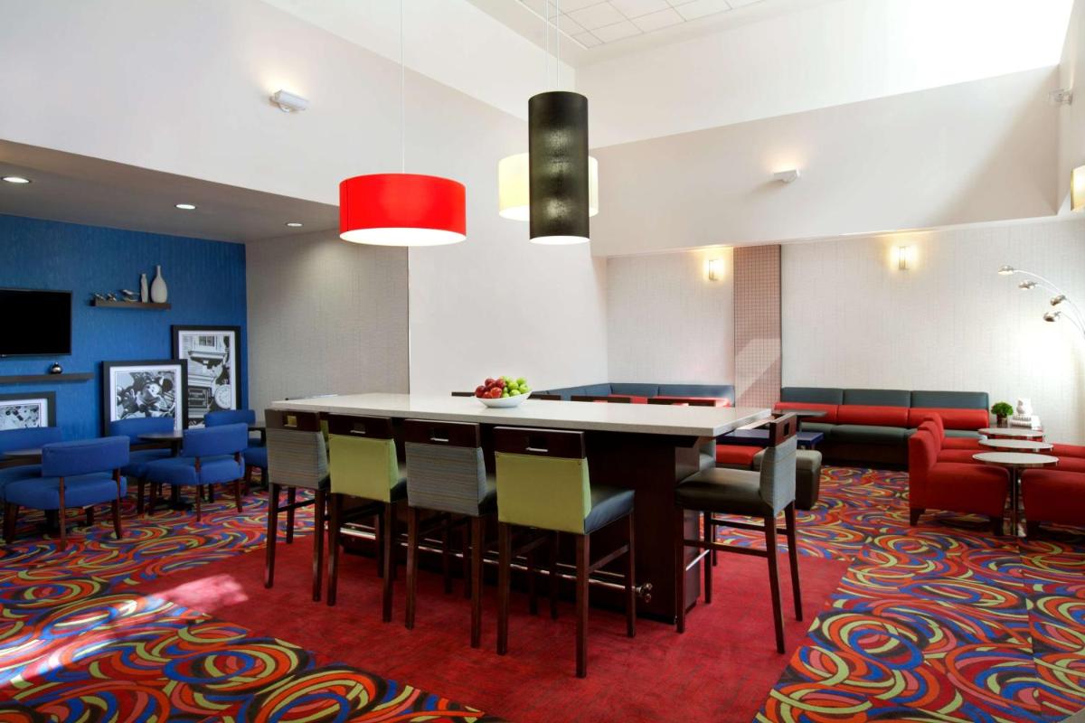 Hampton Inn & Suites Anaheim Garden Grove - image 6