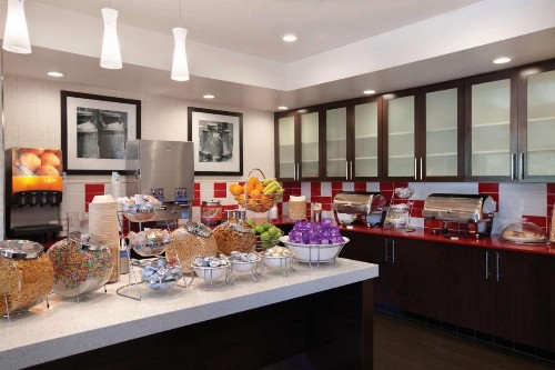Hampton Inn & Suites Anaheim Garden Grove - image 9