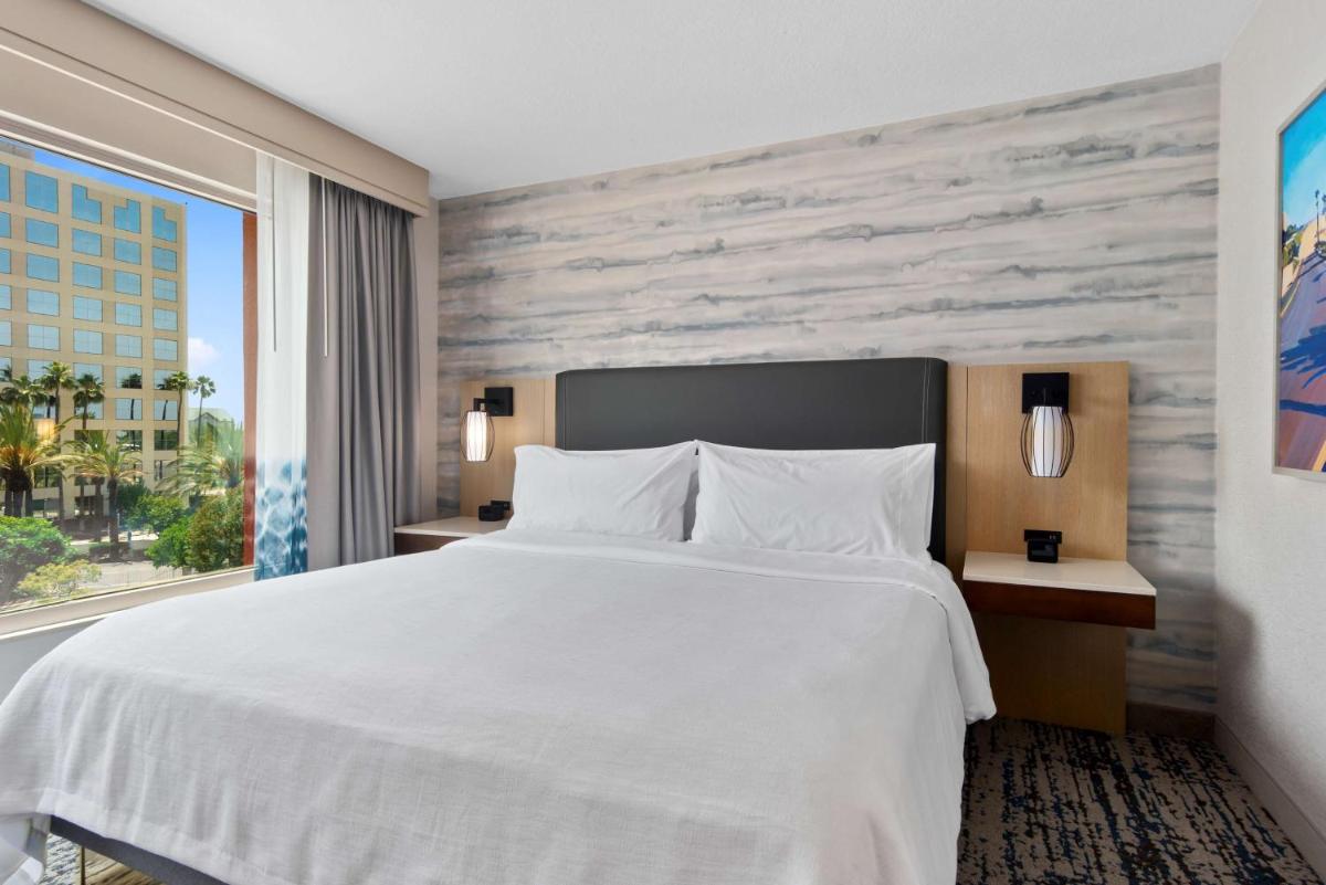 Embassy Suites Anaheim - South - image 2