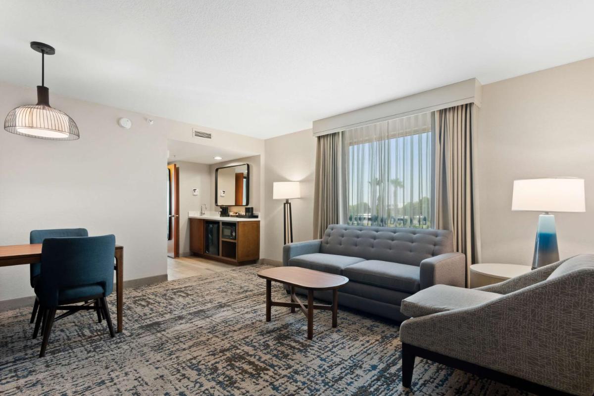 Embassy Suites Anaheim - South - image 3