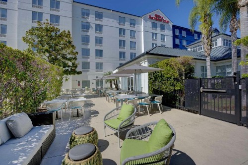 Hilton Garden Inn Anaheim/Garden Grove - image 2
