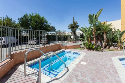 Ramada Plaza by Wyndham Garden Grove/Anaheim South - image 12
