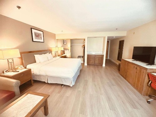 Ramada Plaza by Wyndham Garden Grove/Anaheim South - image 17