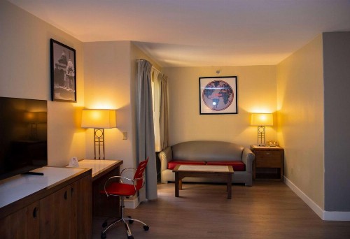 Ramada Plaza by Wyndham Garden Grove/Anaheim South - image 2