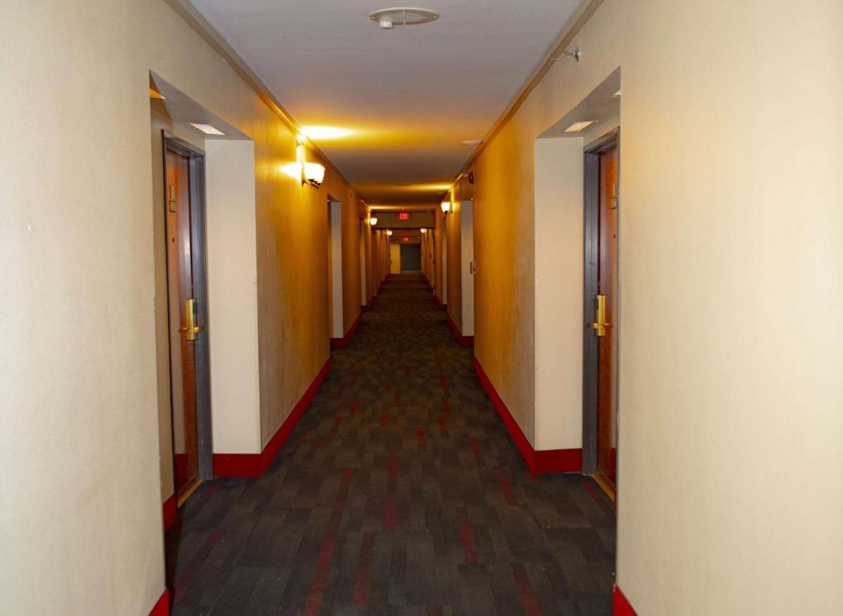 Ramada Plaza by Wyndham Garden Grove/Anaheim South - image 7