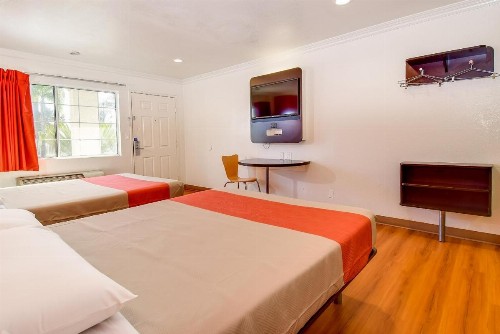 Motel 6 Garden Grove - image 13