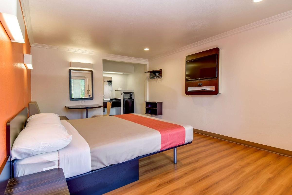 Motel 6 Garden Grove - image 2