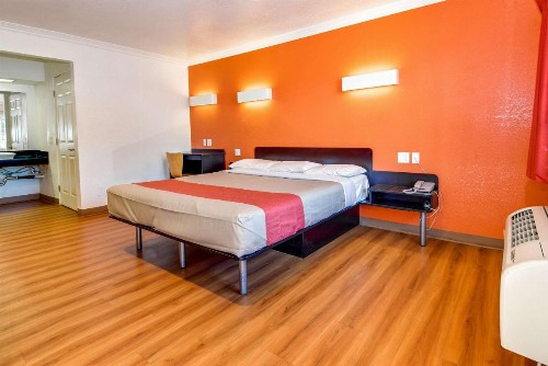 Motel 6 Garden Grove - image 33