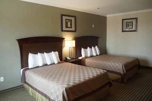 Days Inn & Suites by Wyndham Anaheim Resort - image 11