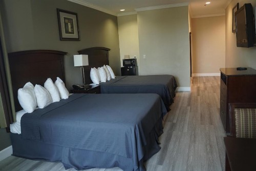 Days Inn & Suites by Wyndham Anaheim Resort - image 13