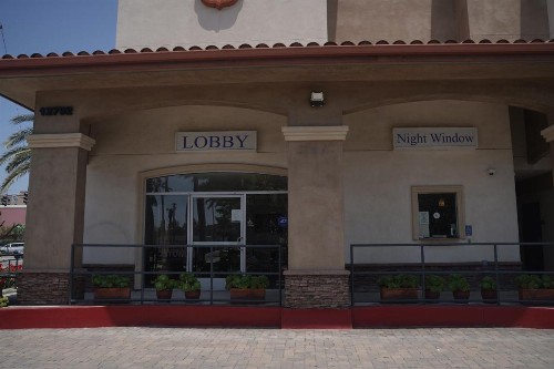 Days Inn & Suites by Wyndham Anaheim Resort - image 2