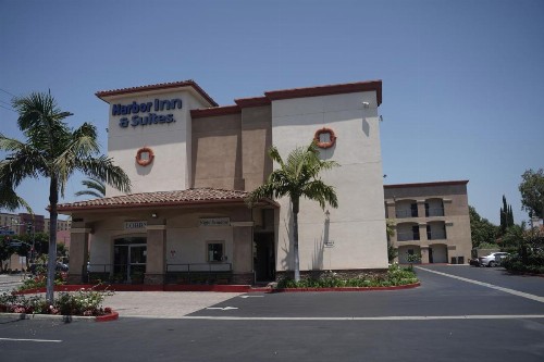 Days Inn & Suites by Wyndham Anaheim Resort - image 33