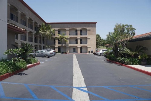 Days Inn & Suites by Wyndham Anaheim Resort - image 38