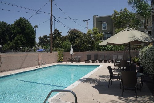 Days Inn & Suites by Wyndham Anaheim Resort - image 40