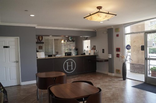 Days Inn & Suites by Wyndham Anaheim Resort - image 7