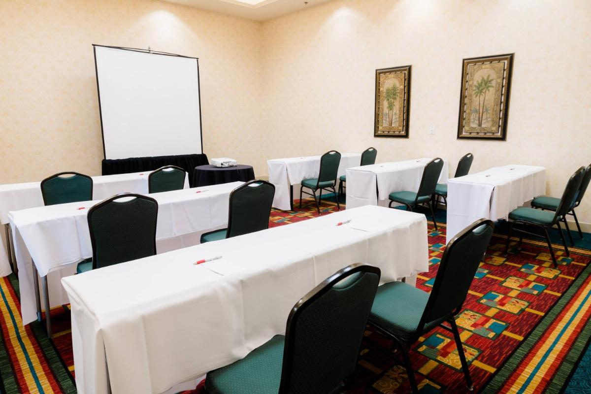 Anaheim Marriott Suites - image 2