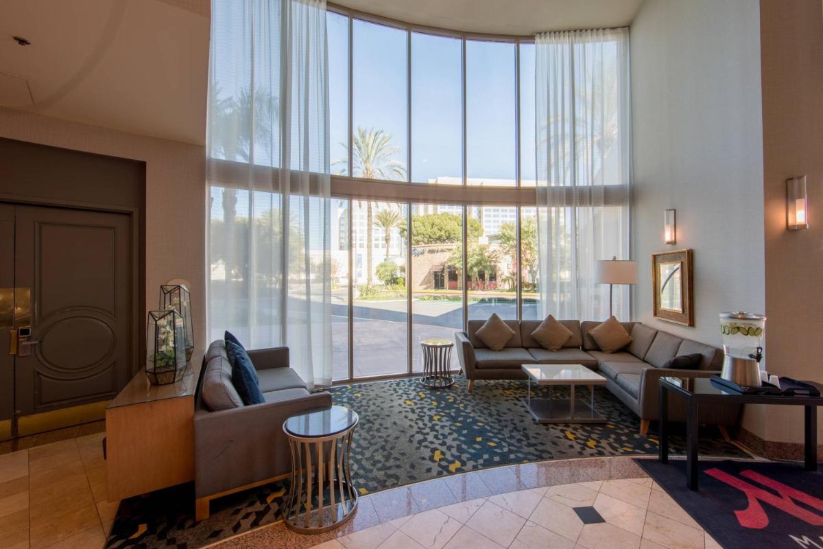 Anaheim Marriott Suites - image 6