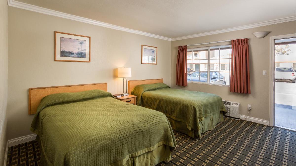 Harbor Motel - image 2