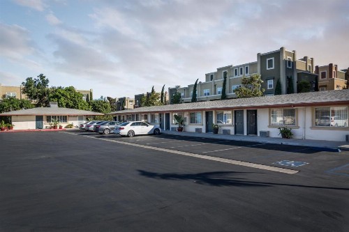 Harbor Motel - image 7