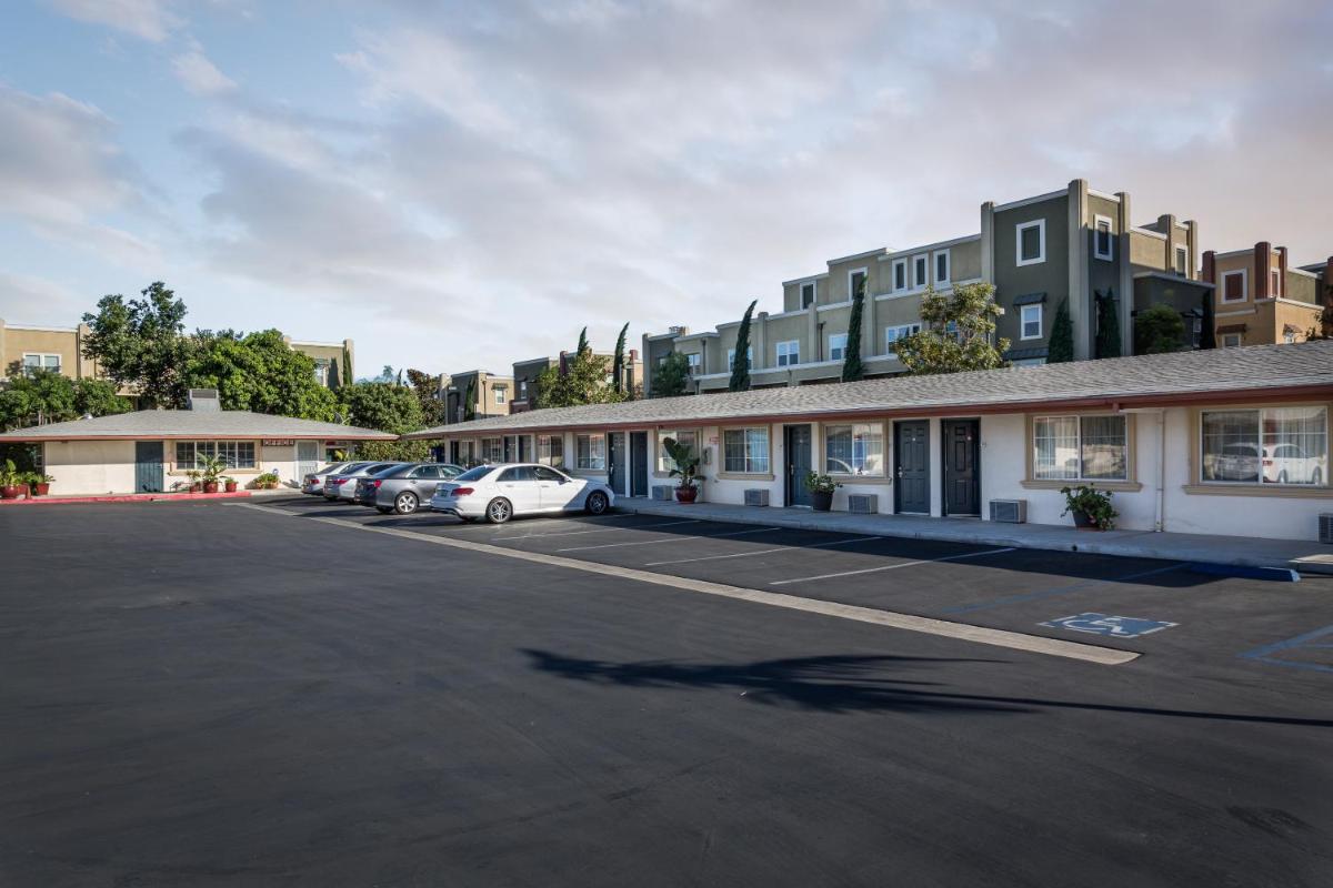 Harbor Motel - image 7
