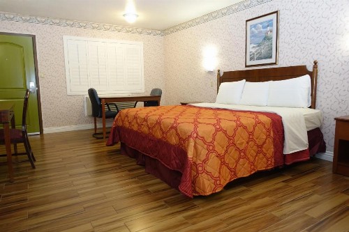 Tropic Lodge - image 12